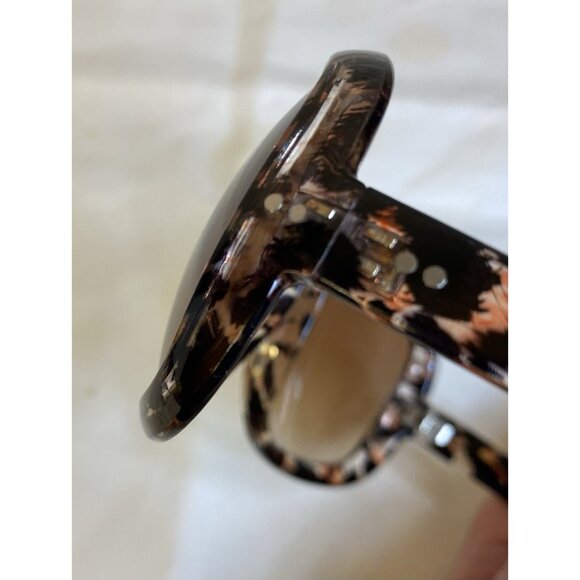 Vintage Oversized Fashion Sunglasses in Faux Tortoiseshell - Picture 11 of 15
